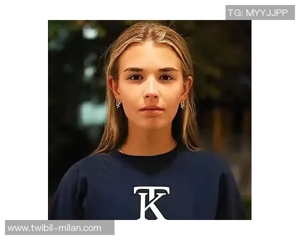 曾获青少年竞赛倒数榜首!特朗普18岁孙女,受邀参与高尔夫工作赛 曾获青少年竞赛倒数榜首!特朗普18岁孙女,受邀参与高尔夫工作赛